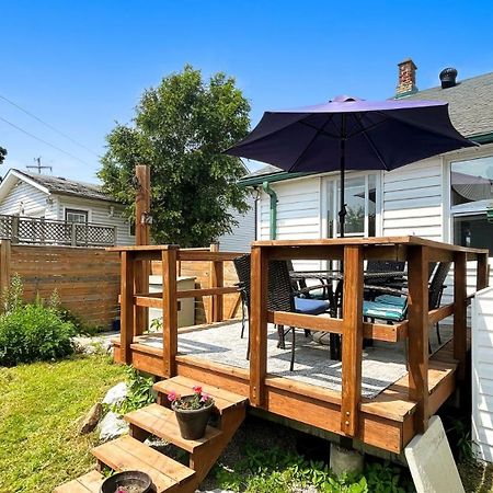 Apartamento Cozy 2Br House Near Centre With Patio, Bbq, Backyard, And Netflix Peterborough Exterior foto