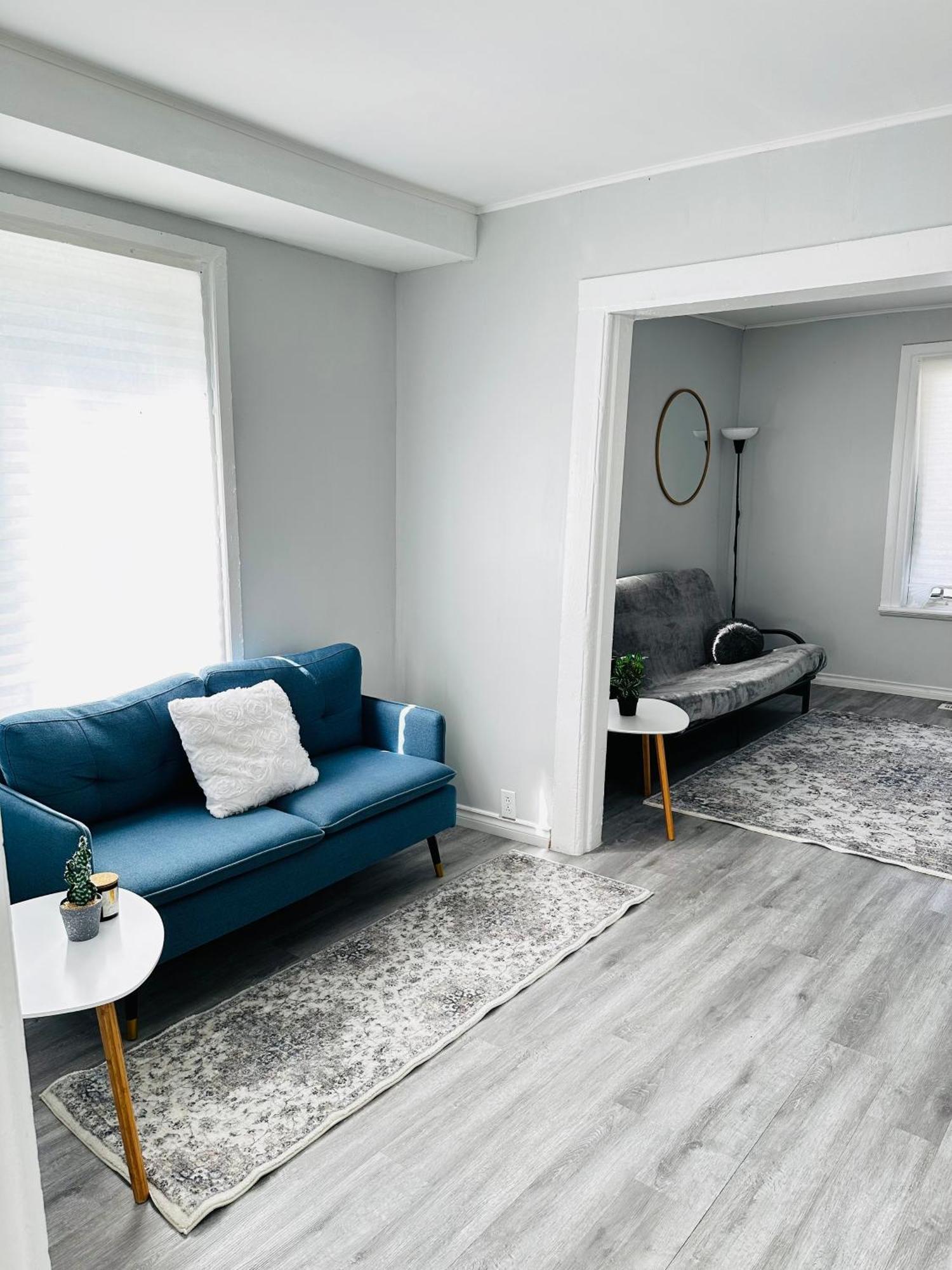 Apartamento Cozy 2Br House Near Centre With Patio, Bbq, Backyard, And Netflix Peterborough Exterior foto