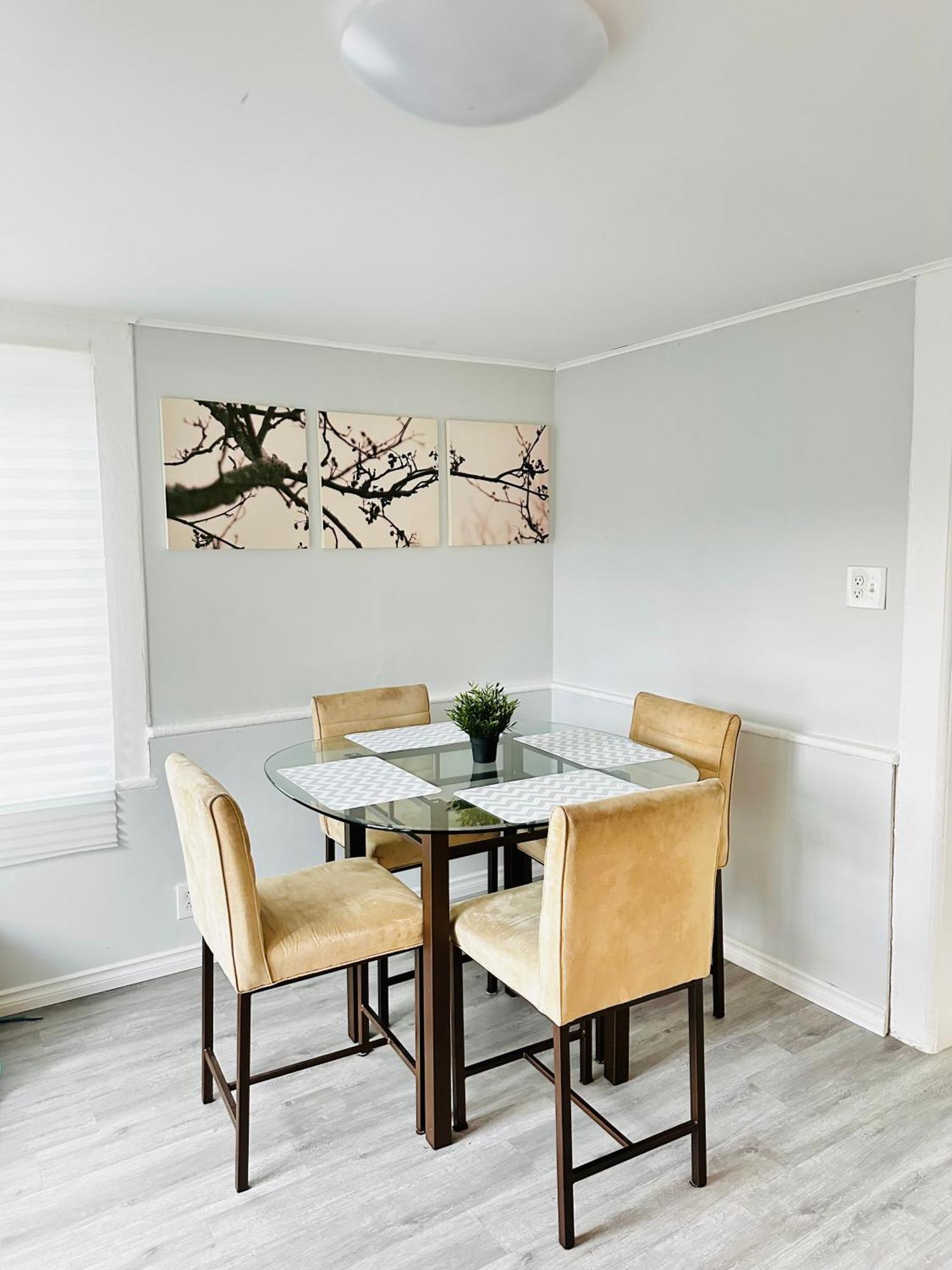 Apartamento Cozy 2Br House Near Centre With Patio, Bbq, Backyard, And Netflix Peterborough Exterior foto