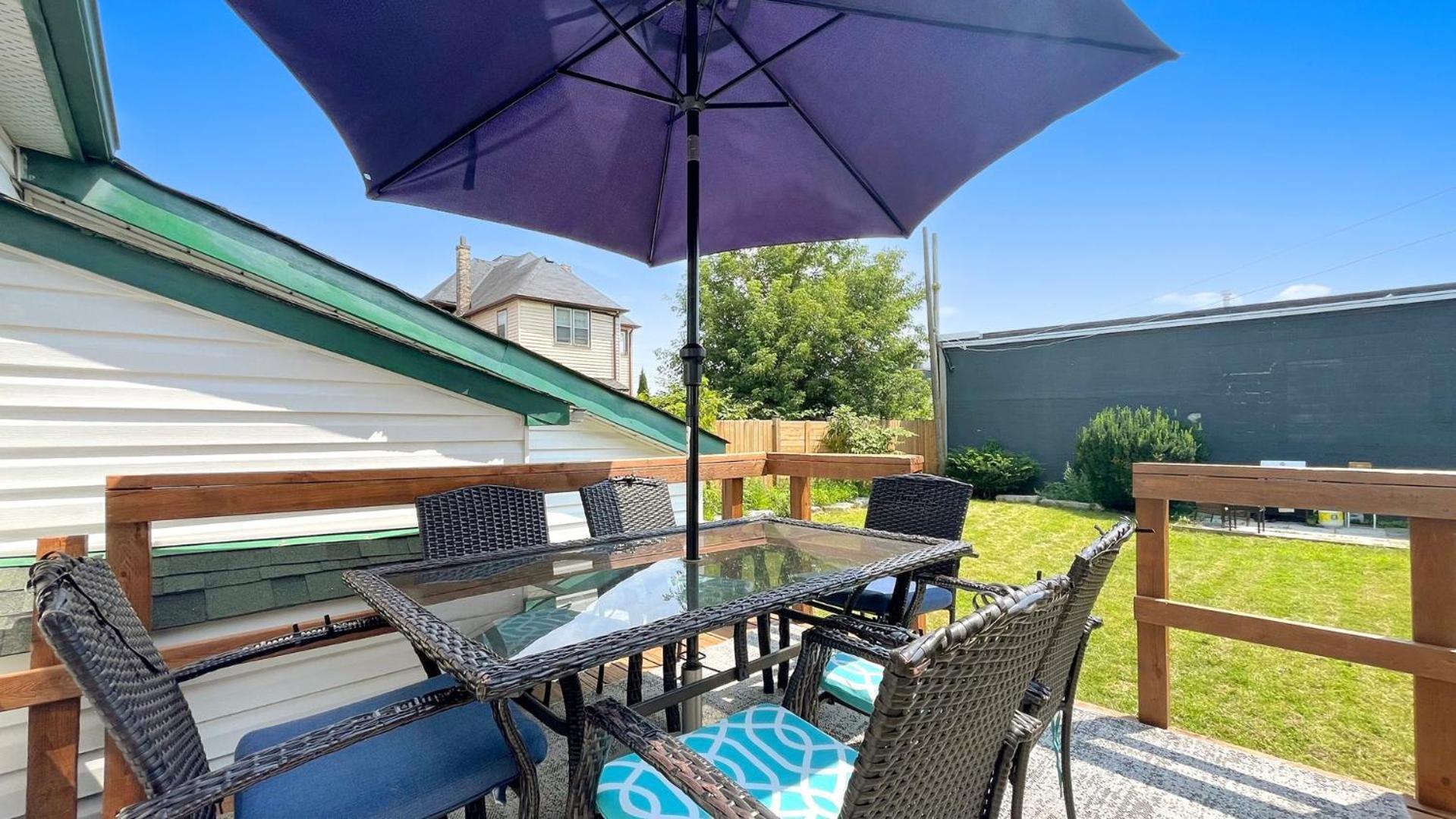 Apartamento Cozy 2Br House Near Centre With Patio, Bbq, Backyard, And Netflix Peterborough Exterior foto